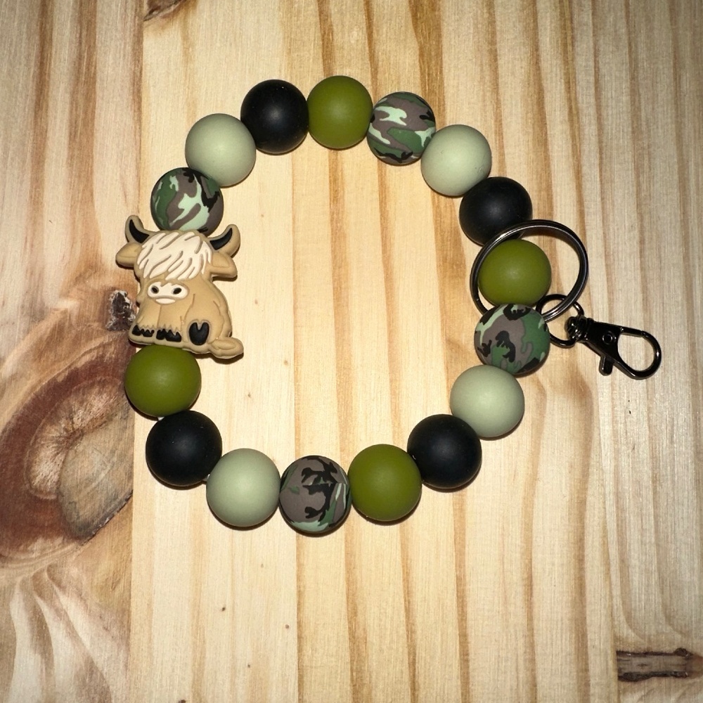 Silicone Beaded Wristlet Keychain - Camo Cow